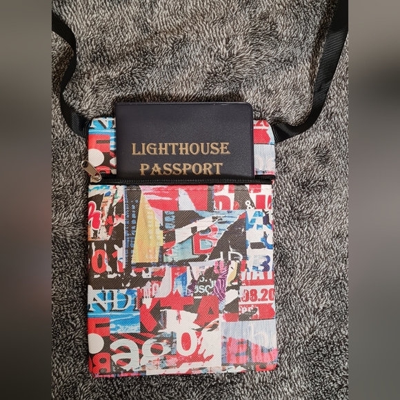 NWOT Retro Crossbody Graffiti Purse - Picture 1 of 5